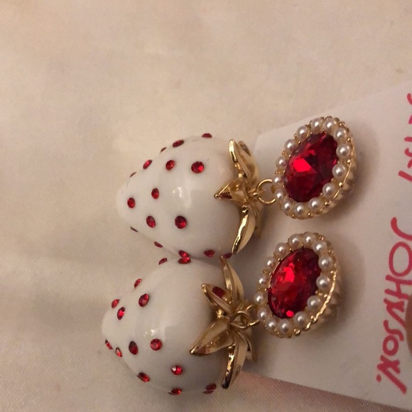Betsey Johnson White Resin Strawberry Drop Earrings Red Crystal & Faux Pearl NWT - Picture 4 of 12